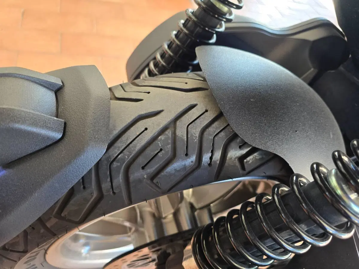 Piaggio Beverly 300 Hpe (2021) (8)