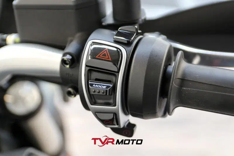 Moto Guzzi V85 TT (2024 - 26) (16)