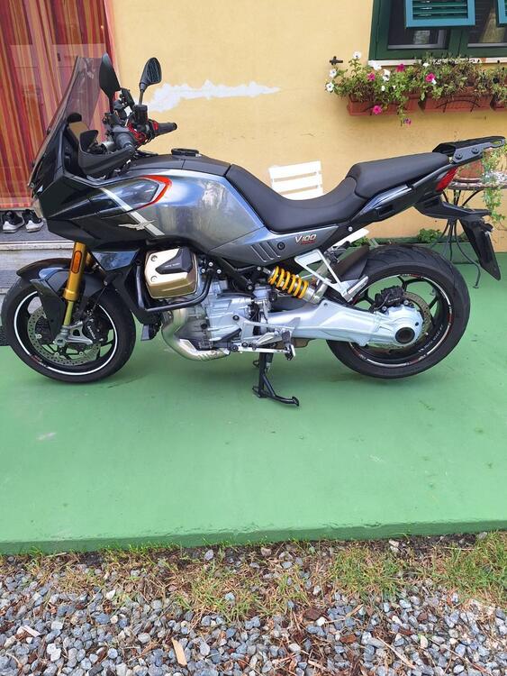 Moto Guzzi V100 Mandello S (2022 - 24)