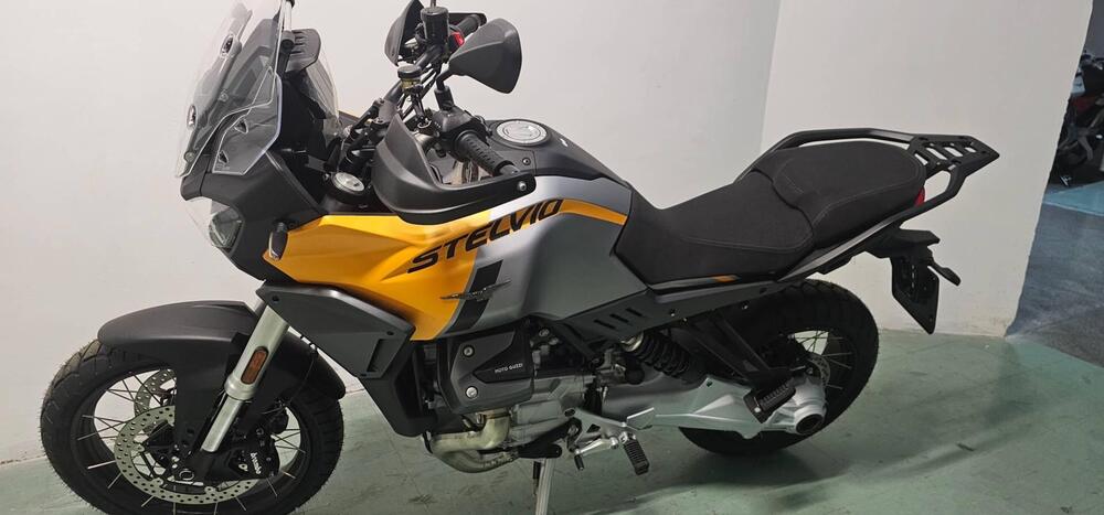 Moto Guzzi Stelvio (2024 - 25)
