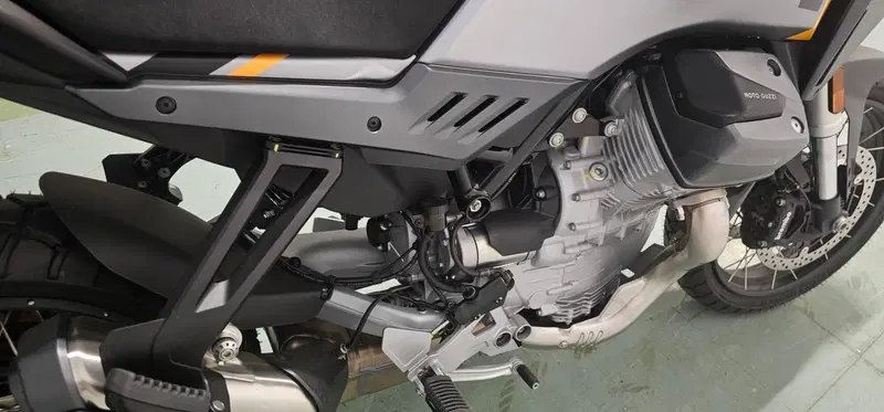 Moto Guzzi Stelvio (2024 - 26) (3)