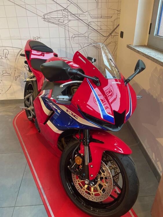 Honda CBR 600 RR (2024 - 25) (2)