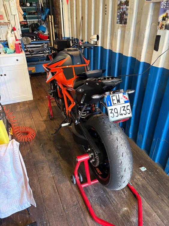 KTM 1290 Super Duke R (2021) (3)