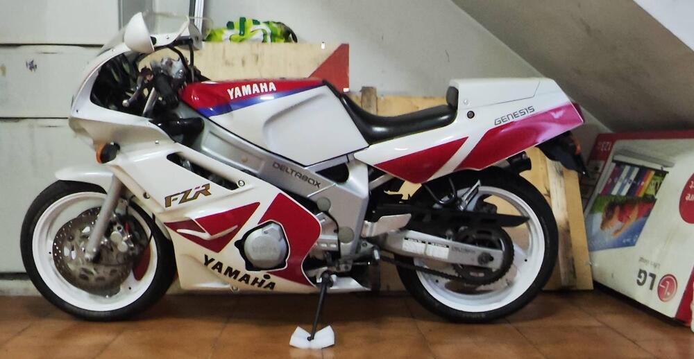 Yamaha FZR600 (4)