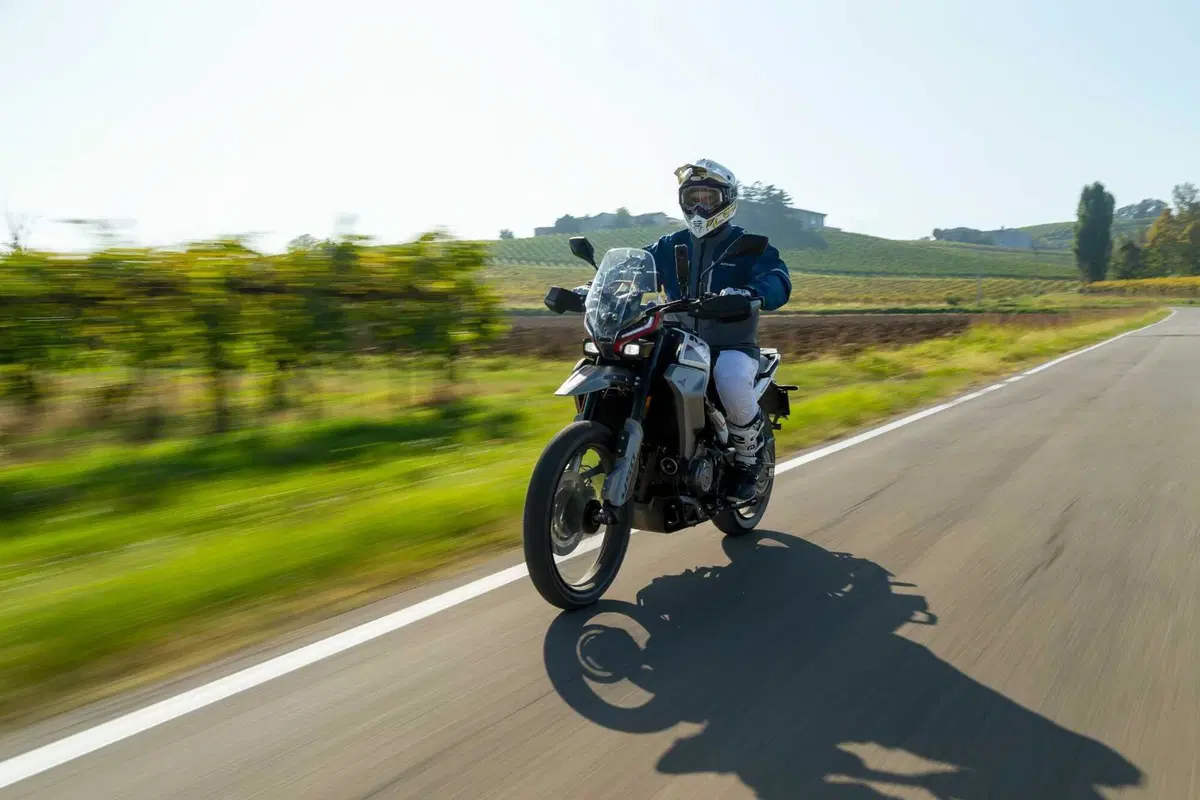 Moto Morini Alltrhike 450: la migliore adventure sotto i 6000 euro? - la prova di Moto.it [VIDEO e GALLERY] (2)