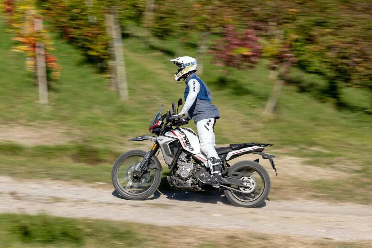 Moto Morini Alltrhike 450: la migliore adventure sotto i 6000 euro? - la prova di Moto.it [VIDEO e GALLERY] (5)