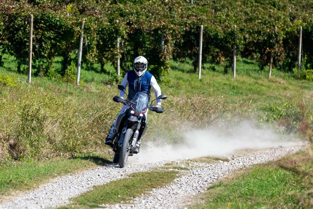 Moto Morini Alltrhike 450: la migliore adventure sotto i 6000 euro? - la prova di Moto.it [VIDEO e GALLERY] (7)