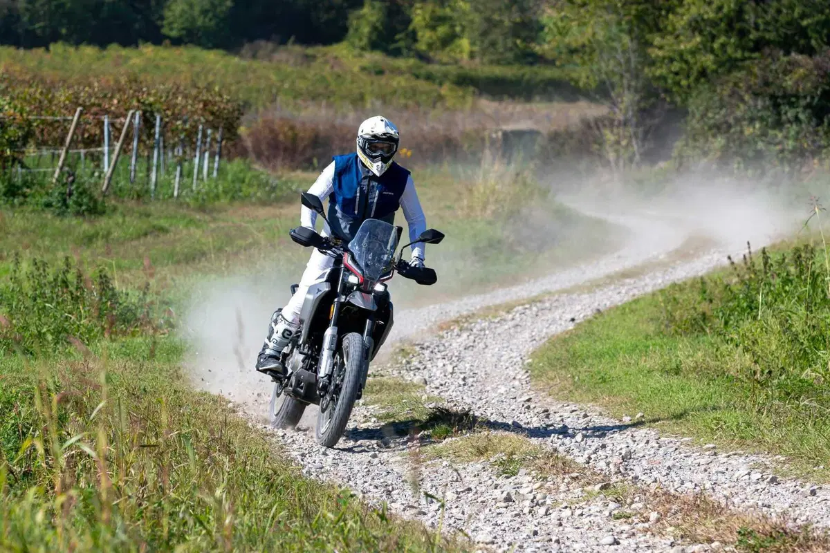 Moto Morini Alltrhike 450: la migliore adventure sotto i 6000 euro? - la prova di Moto.it [VIDEO e GALLERY] (9)