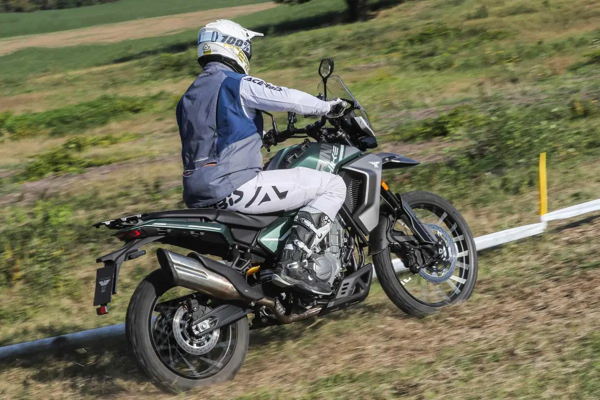 Moto Morini Alltrhike 450: la migliore adventure sotto i 6000 euro? - la prova di Moto.it [VIDEO e GALLERY] (10)