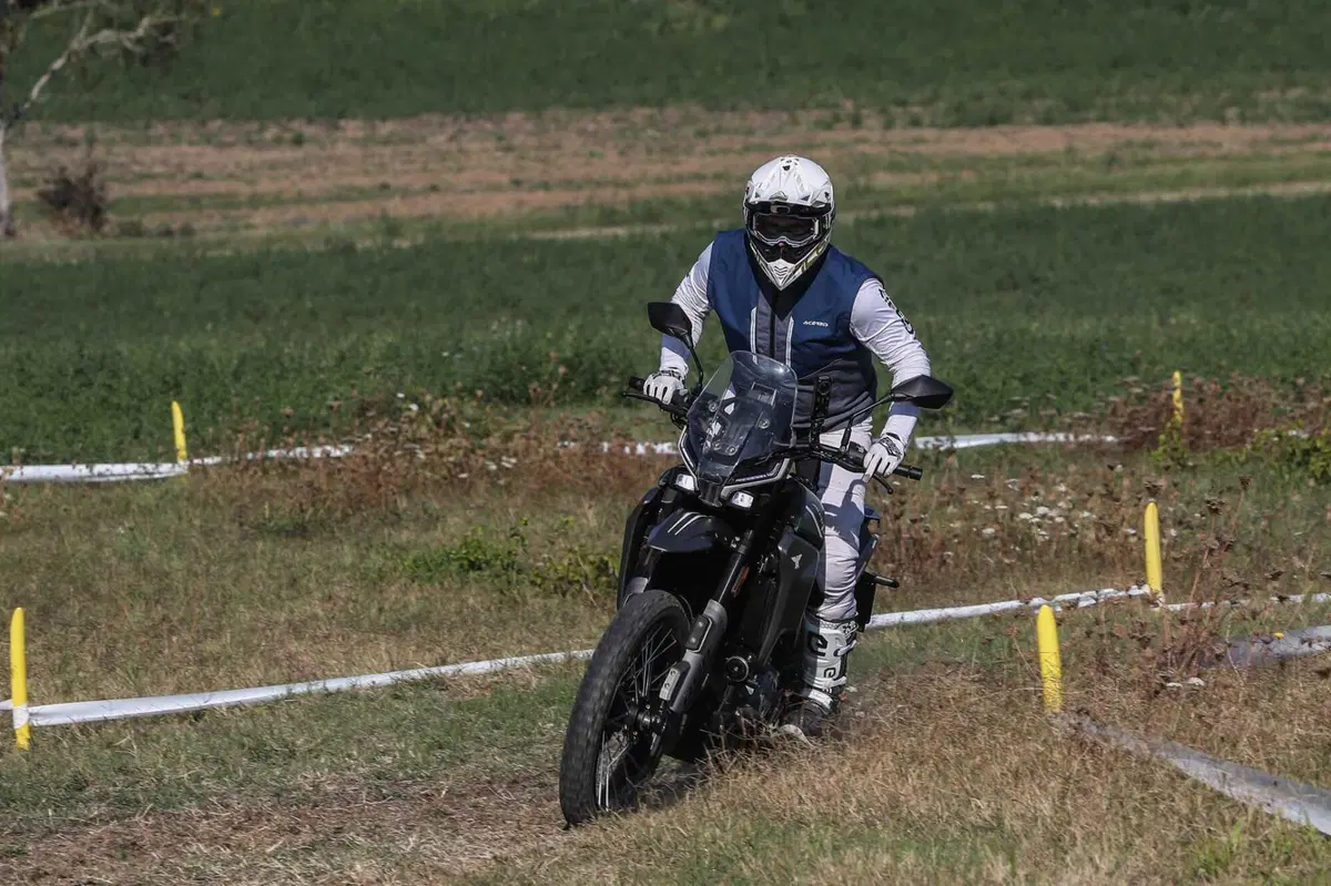 Moto Morini Alltrhike 450: la migliore adventure sotto i 6000 euro? - la prova di Moto.it [VIDEO e GALLERY] (11)