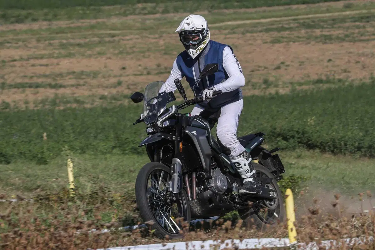 Moto Morini Alltrhike 450: la migliore adventure sotto i 6000 euro? - la prova di Moto.it [VIDEO e GALLERY] (13)