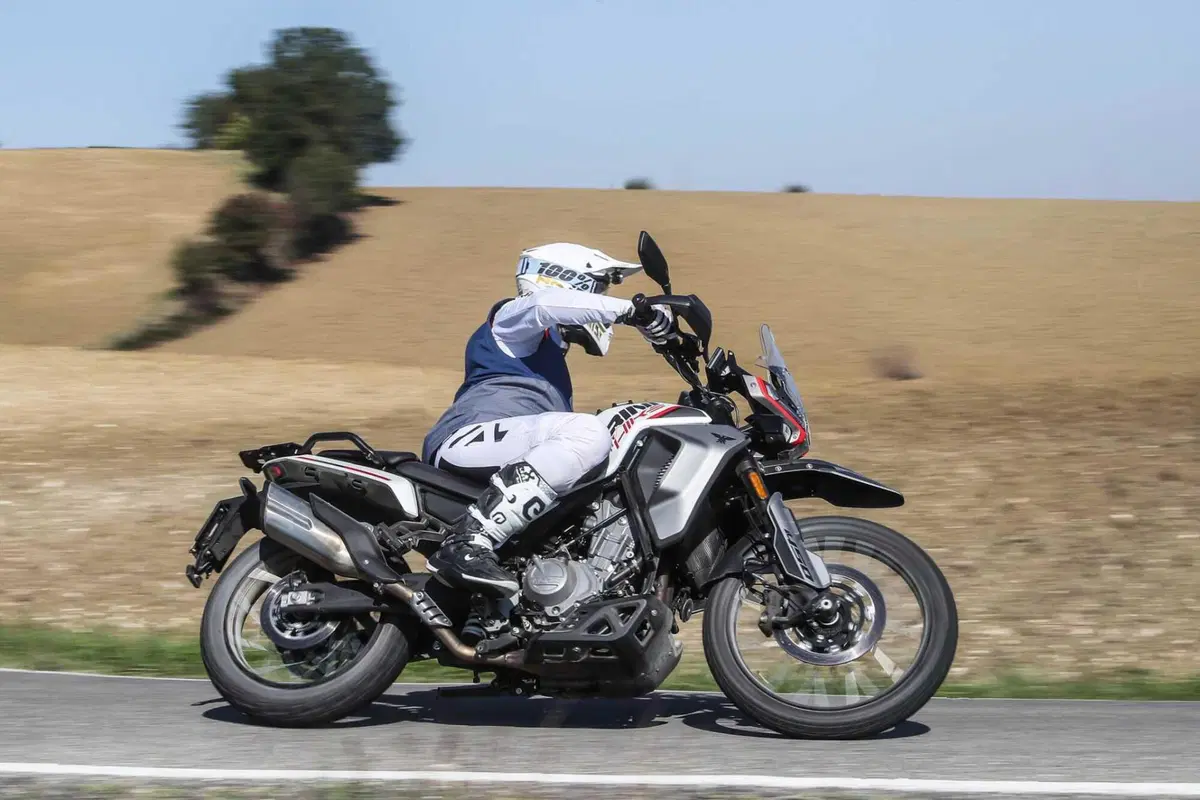 Moto Morini Alltrhike 450: la migliore adventure sotto i 6000 euro? - la prova di Moto.it [VIDEO e GALLERY] (14)