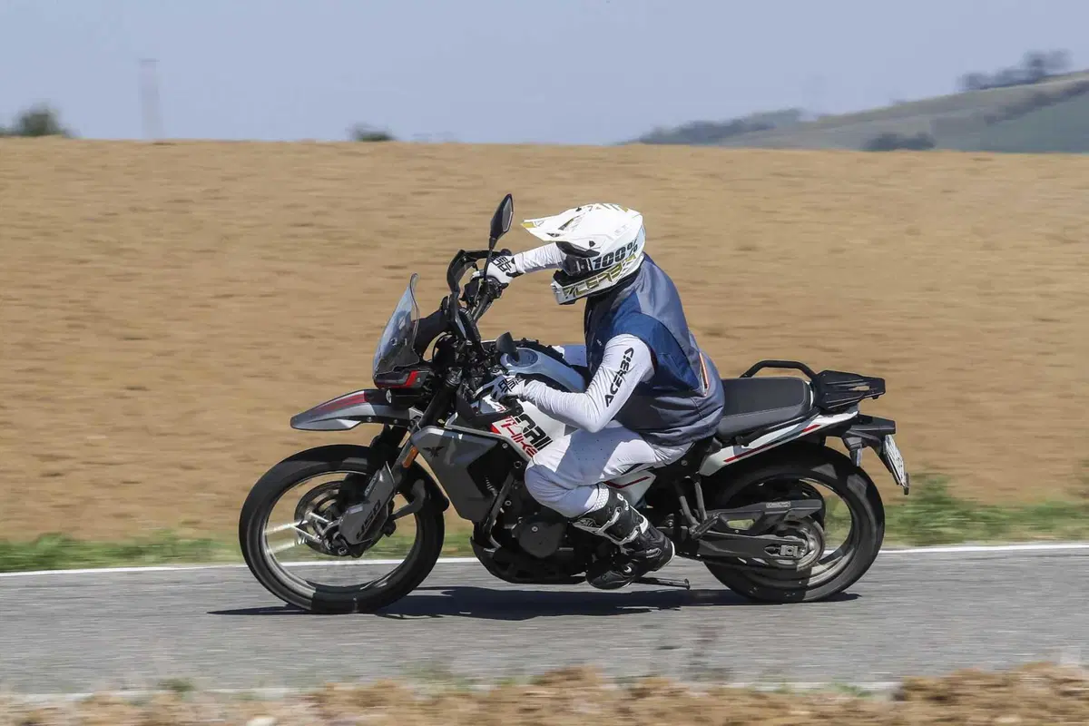 Moto Morini Alltrhike 450: la migliore adventure sotto i 6000 euro? - la prova di Moto.it [VIDEO e GALLERY] (18)