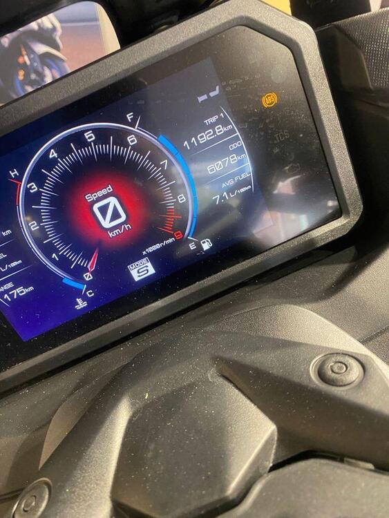 Yamaha T-Max 560 (2022 - 24) (3)