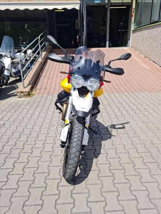 Moto Guzzi V85 TT Evocative Graphics (2019 - 20) (5)