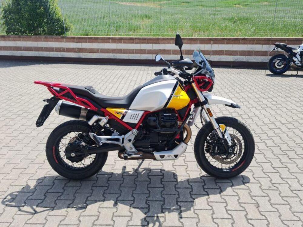 Moto Guzzi V85 TT Evocative Graphics (2019 - 20) (4)