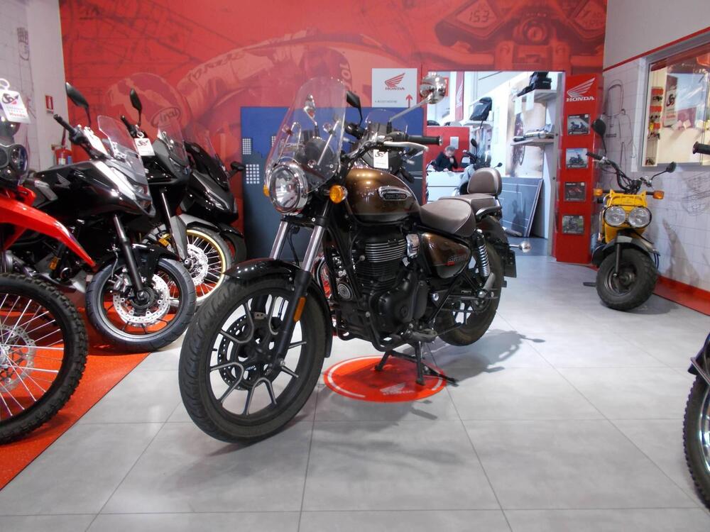 Royal Enfield Meteor 350 Supernova (2021 - 25) (2)