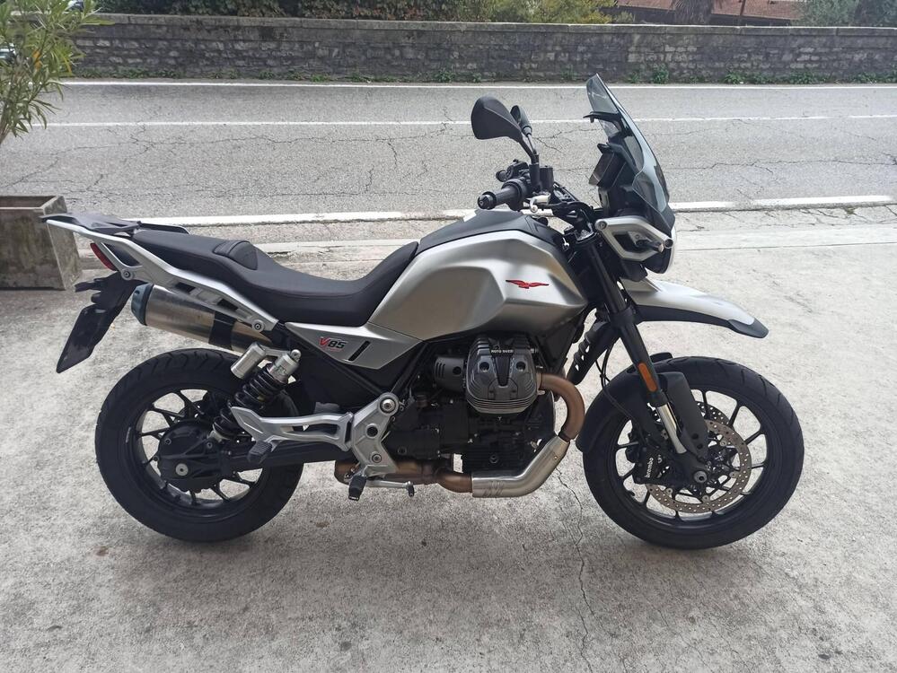 Moto Guzzi V85 Strada (2024 - 25)