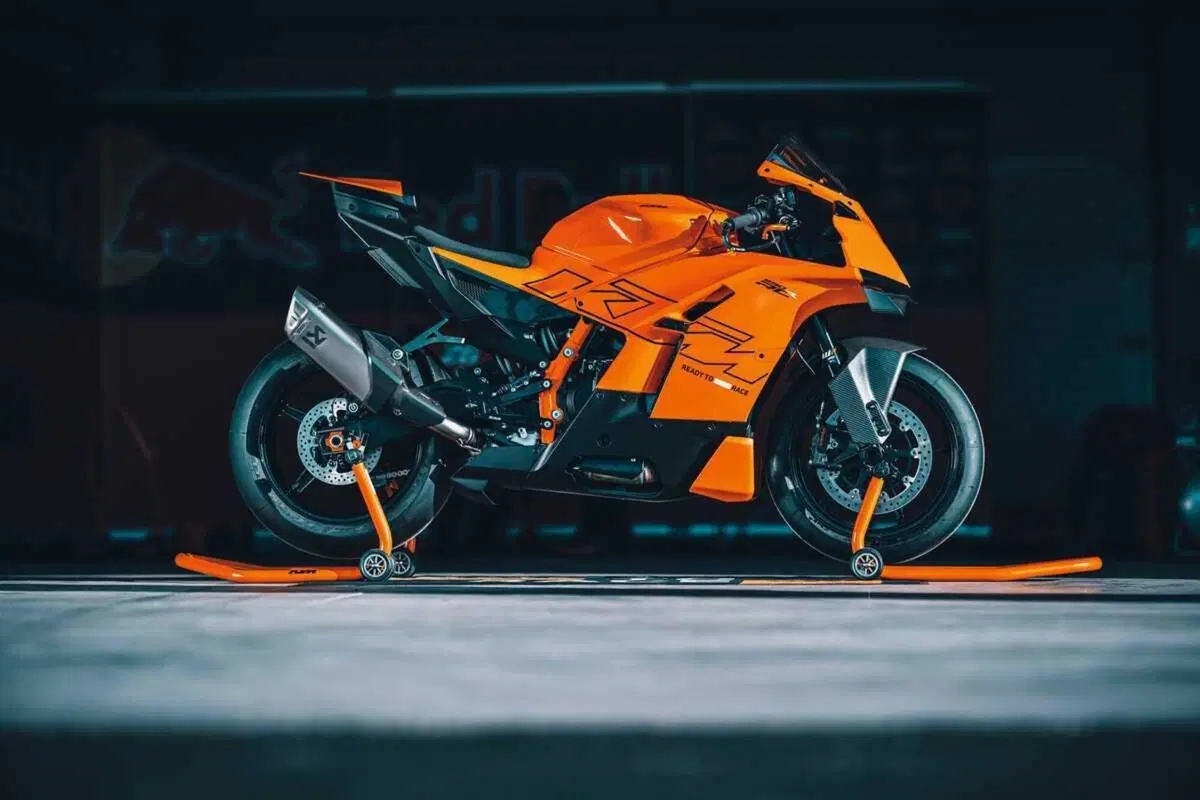 KTM 990 RC R 2026: lei è l'erede della RC8. Ecco il prezzo [VIDEO E GALLERY] (7)