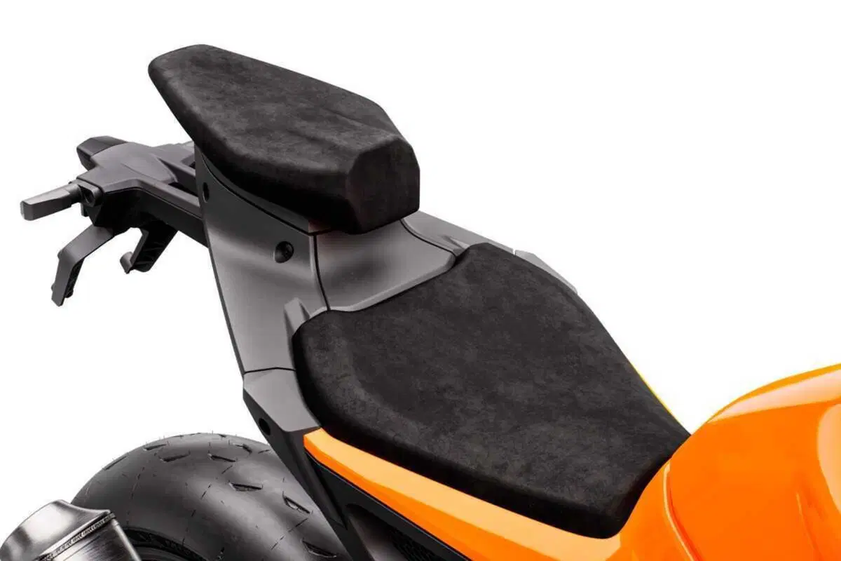 KTM 990 RC R 2026: lei è l'erede della RC8. Ecco il prezzo [VIDEO E GALLERY] (19)