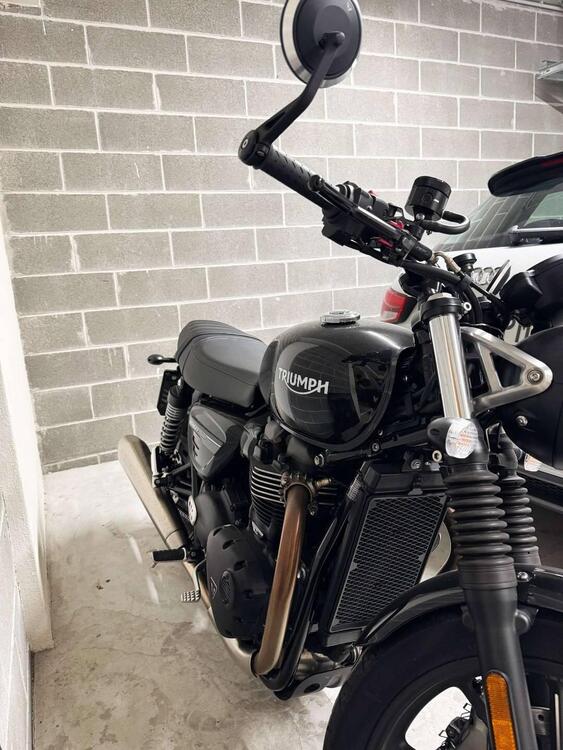Triumph Street Twin 900 (2021 - 22) (3)