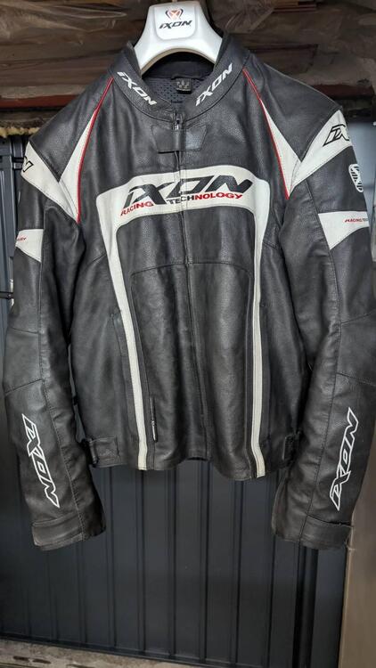 Giubbotto pelle mai utilizzato come da foto Ixon