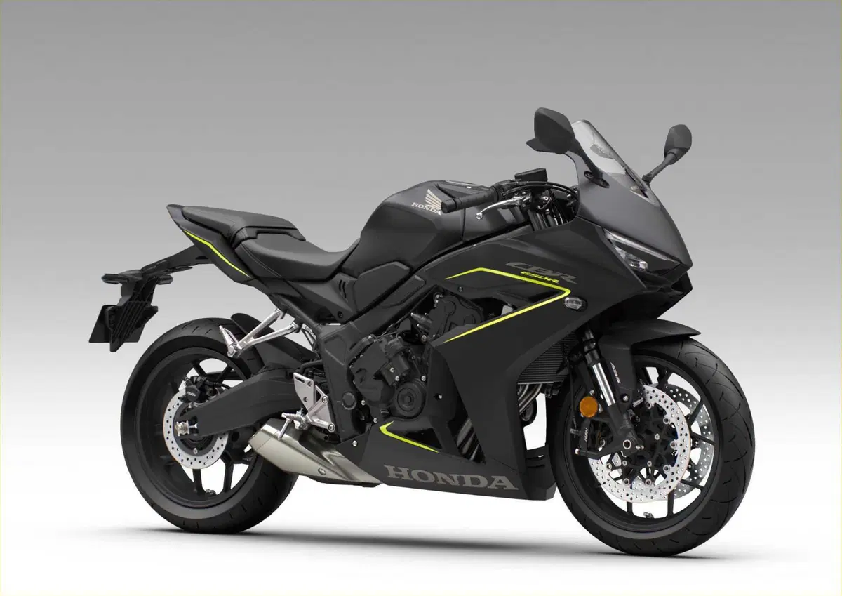 Honda CBR650R e CB650R si aggiornano: ecco le nuove colorazioni 2026 [GALLERY] (2)