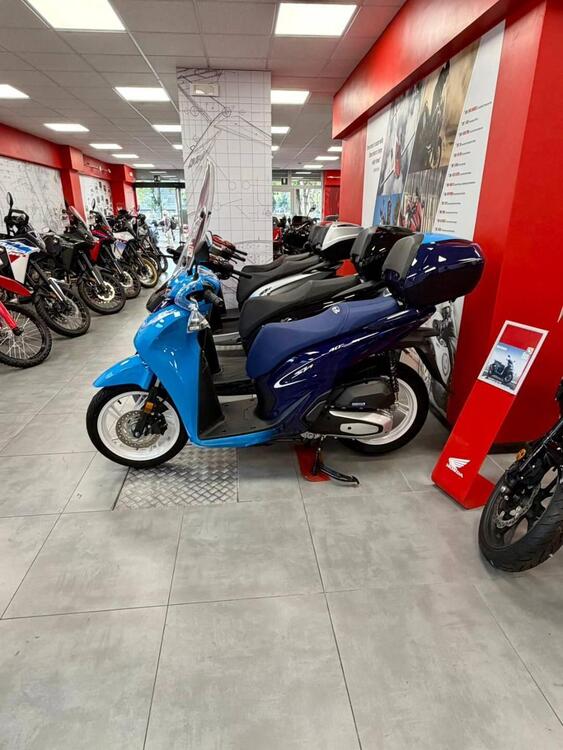 Honda SH 125i (2024 - 25) (2)