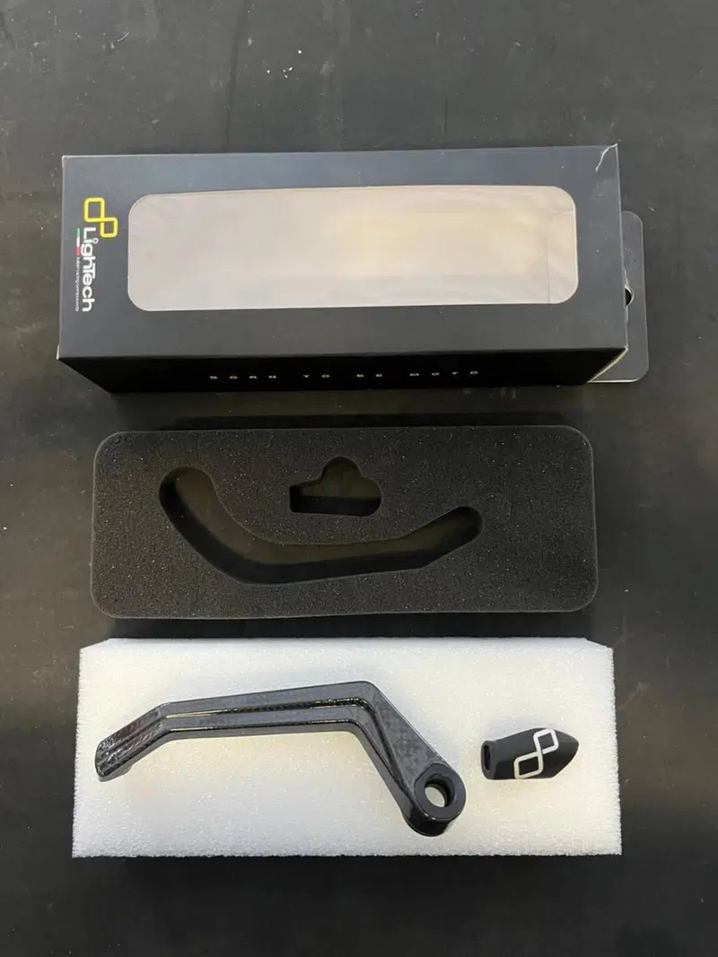 Protezione leva freno in Carbonio Lightech