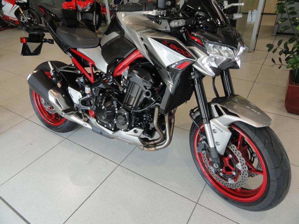 Kawasaki Z 900 (2025 - 26) (2)