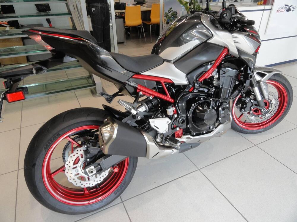 Kawasaki Z 900 (2025 - 26) (5)