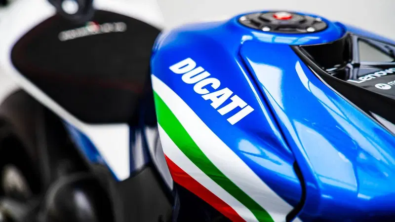 Ducati Panigale V4 Tricolore Italia (2025 - 26) (10)