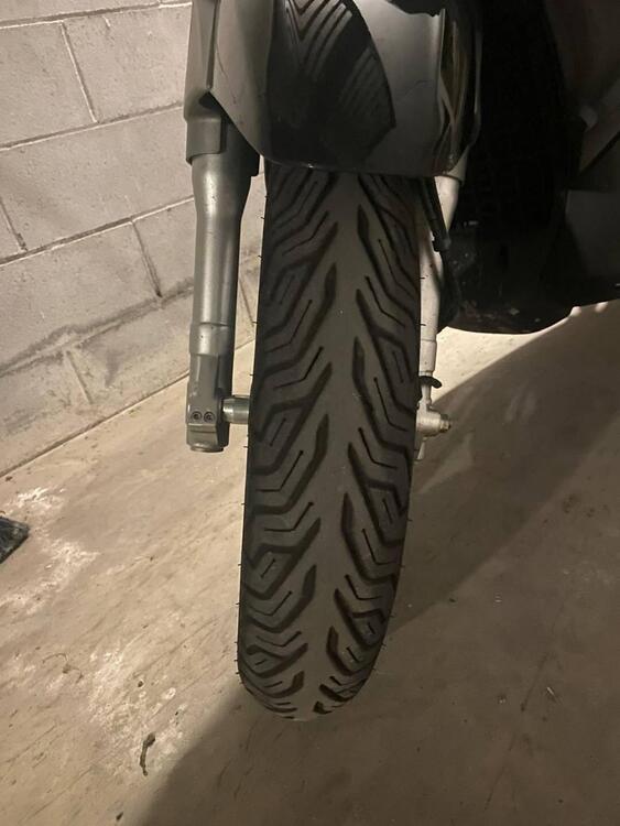 Piaggio Beverly 350 SportTouring ie ABS (2011 - 17) (2)