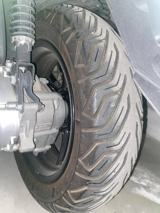 Piaggio Beverly 350 SportTouring ie ABS (2011 - 17) (3)