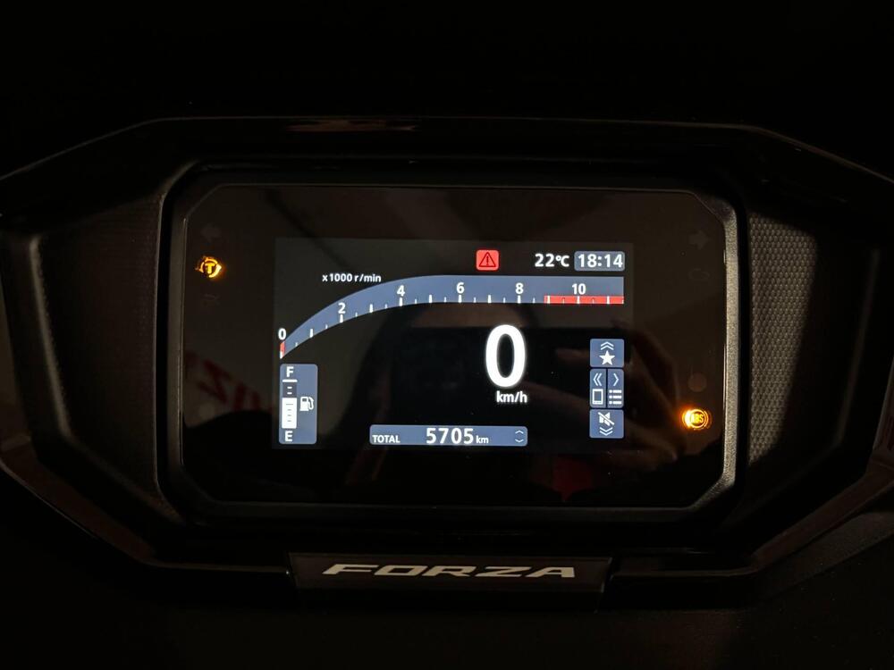 Honda Forza 350 Deluxe (2025) (4)