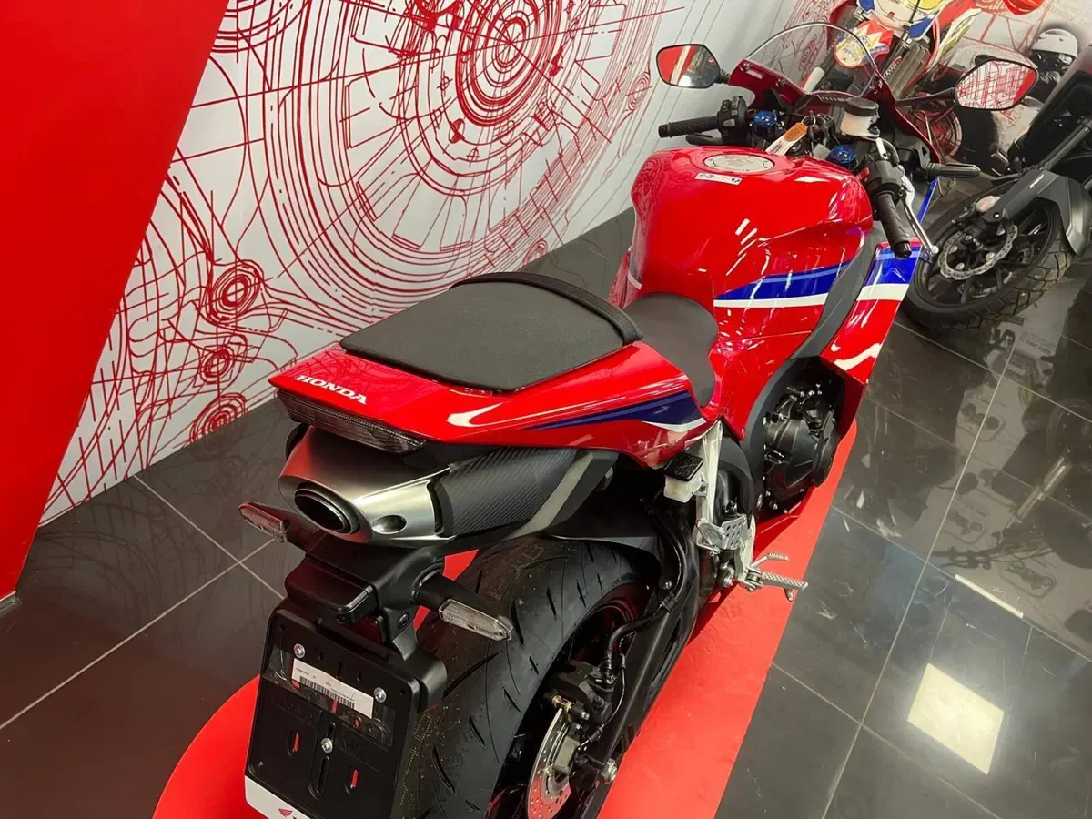 Honda CBR 600 RR (2024 - 26) (3)