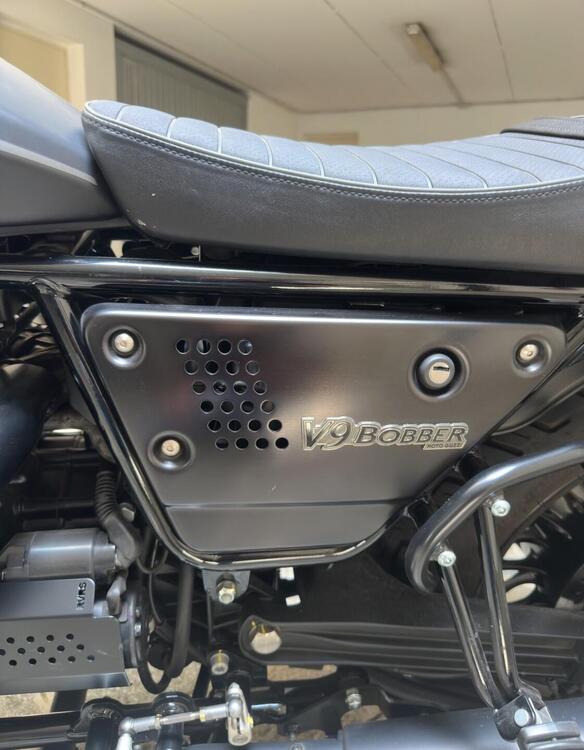 Moto Guzzi V9 Bobber Special Edition (2023 - 25) (4)