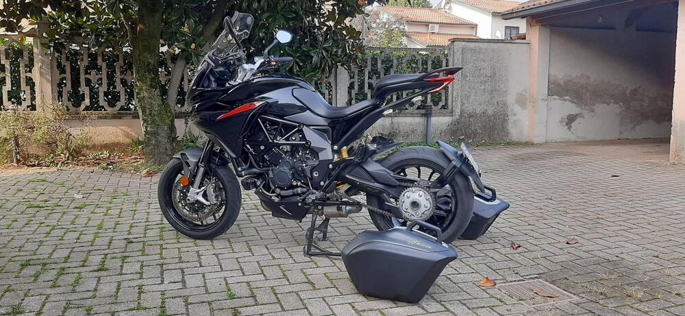 MV Agusta Turismo Veloce 800 Rosso (2021 - 23) (2)