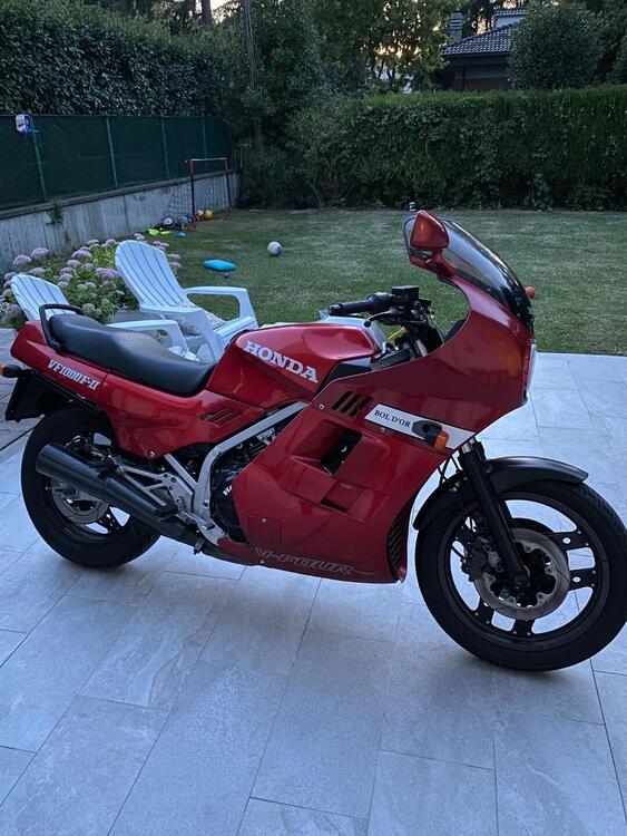 Honda VF 1000 F2 (2)
