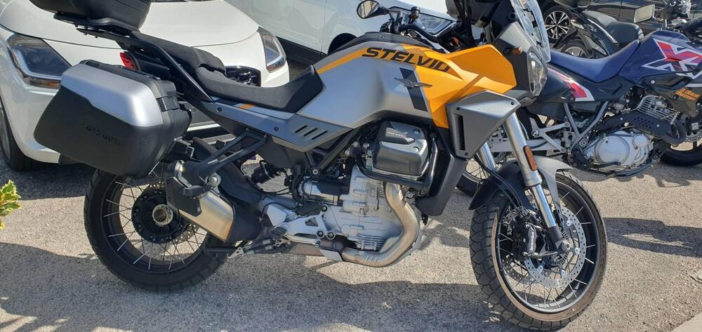 Moto Guzzi Stelvio (2024 - 25) (4)