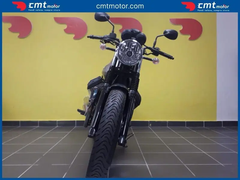 Moto Guzzi V7 II Stone (2015 - 17) (2)