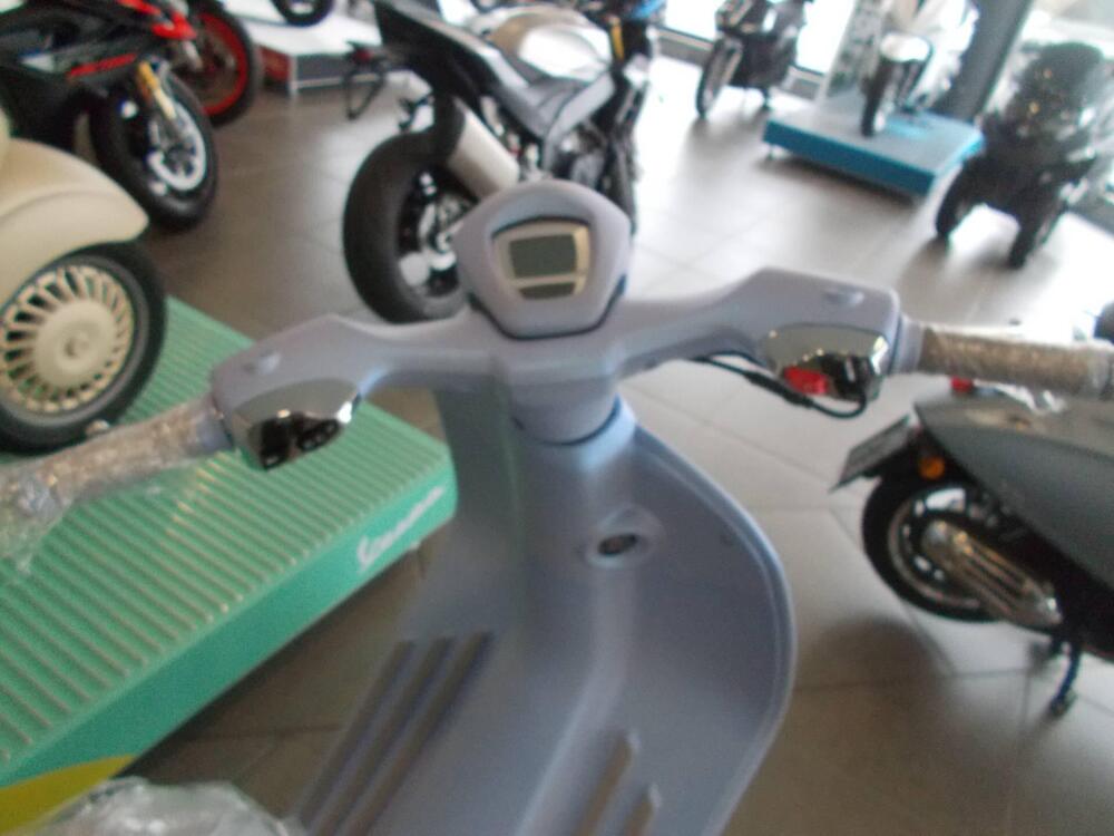 Vespa Vespa 946 Snake 125 (2025) (5)