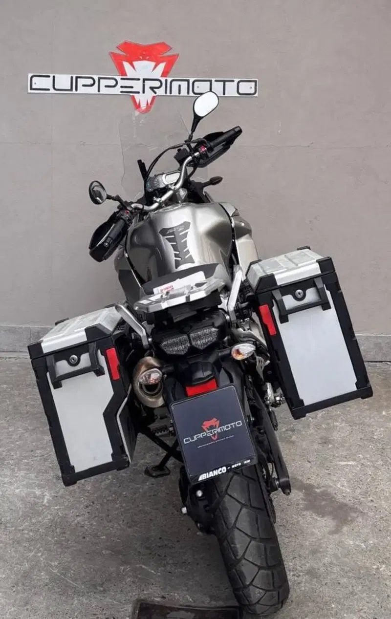 Yamaha XT1200Z Super Ténéré First Edition (2010 - 11) (3)
