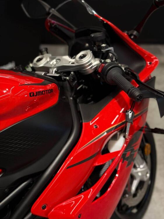 QJ Motor SRK 921 RR (2025) (2)