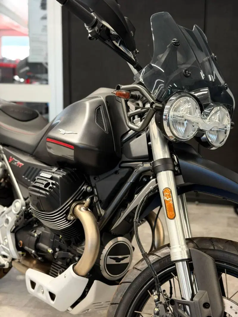 Moto Guzzi V85 TT (2021 - 23) (2)