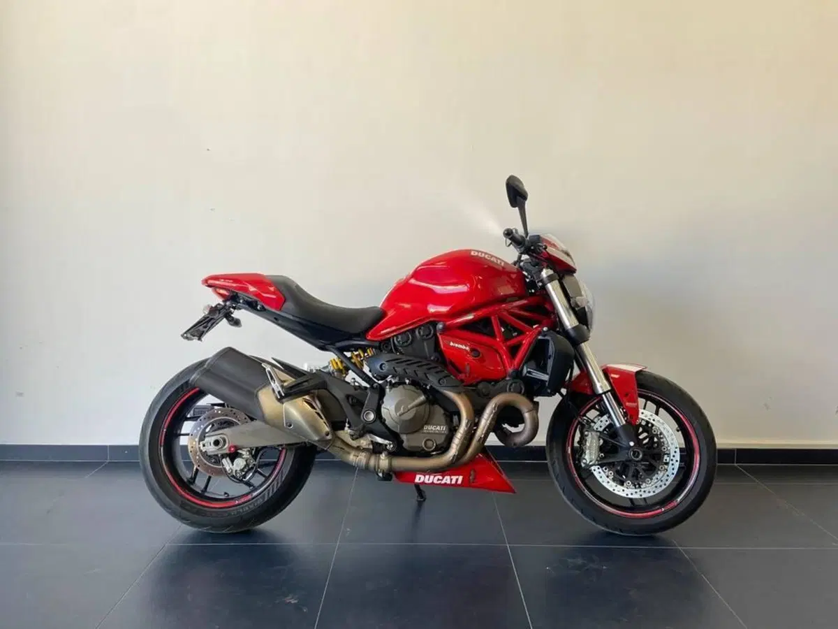 Ducati Monster 696 Plus (2007 - 14) (2)