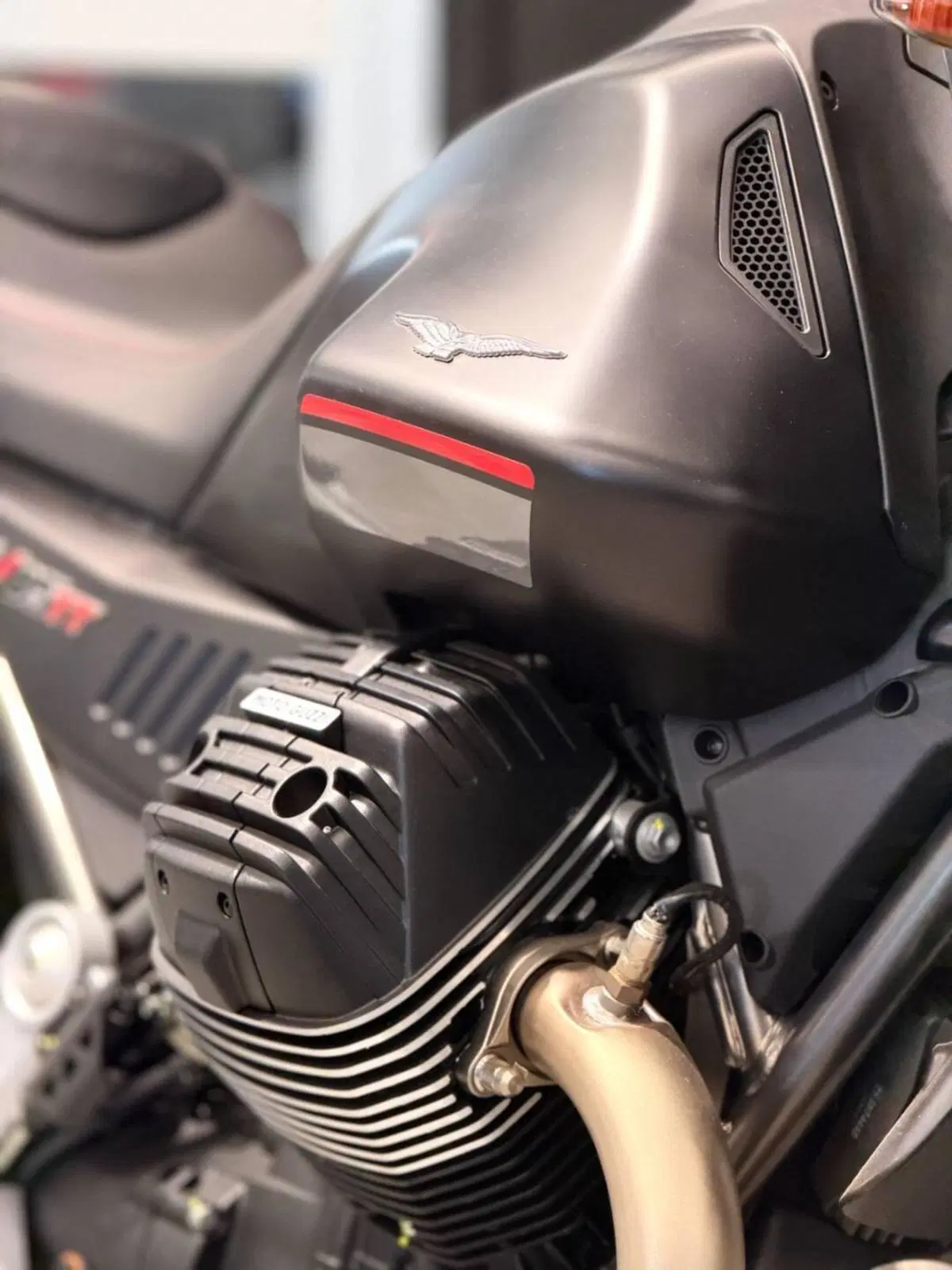 Moto Guzzi V85 TT (2021 - 23) (3)
