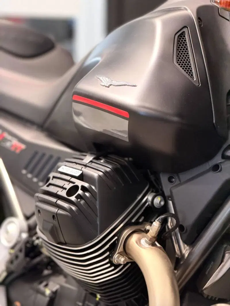 Moto Guzzi V85 TT (2021 - 23) (3)