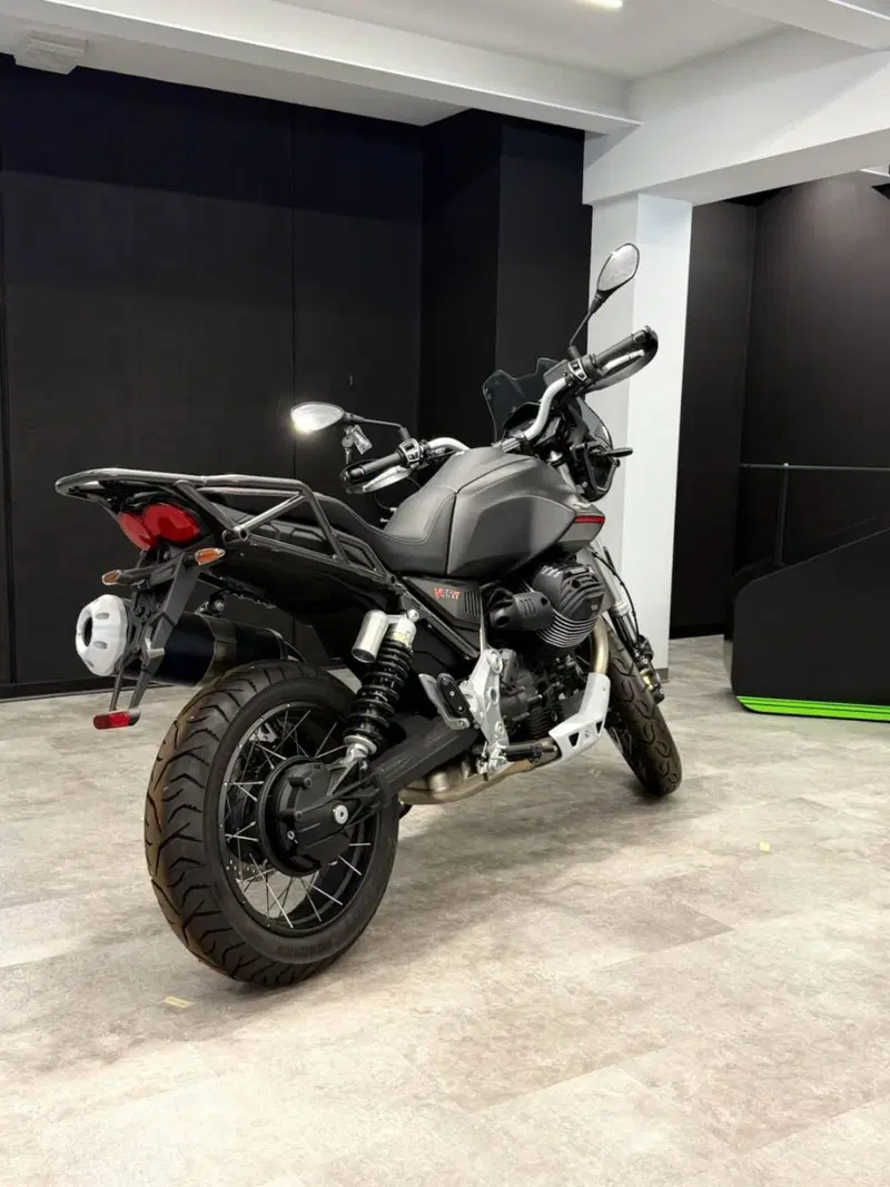 Moto Guzzi V85 TT (2021 - 23) (4)