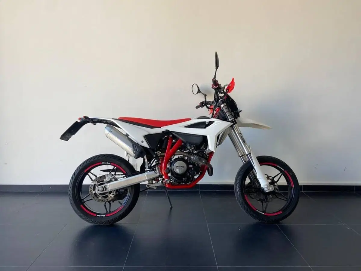 Betamotor RR 125 4T Motard LC (2021 - 23) (2)